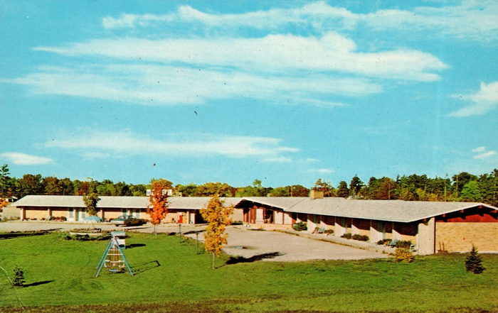 Land O Lakes Motel - Vintage Postcard (newer photo)